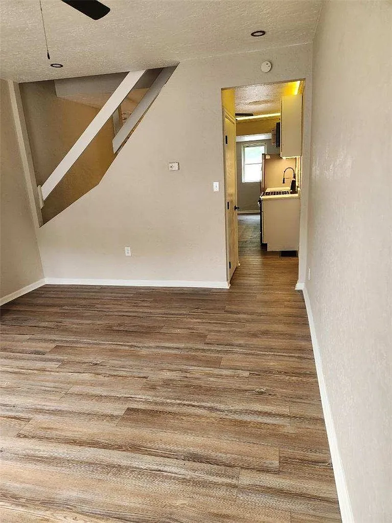 2 bed, 1.5 bath, $1,700 — Photo 2