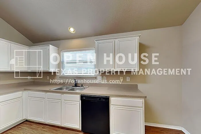 5561 Spring Ridge Dr — Photo 6