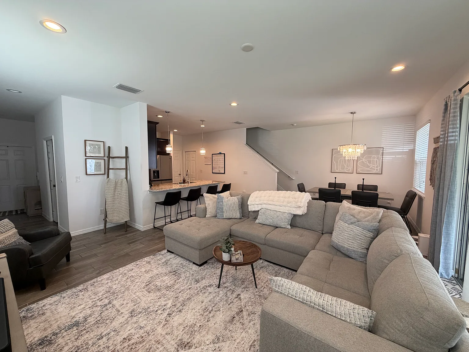 3 bed, 2.5 bath, 2033 sqft, $2,750 — Photo 4