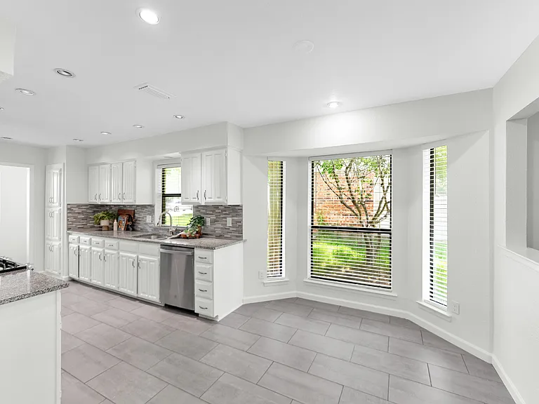 2600 Summertree Dr — Photo 13