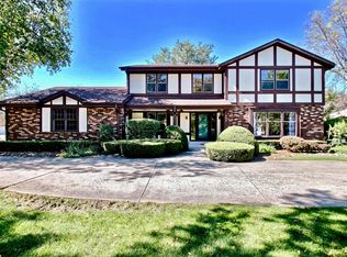 885 Tanglewood Dr, Brookfield, WI 53005