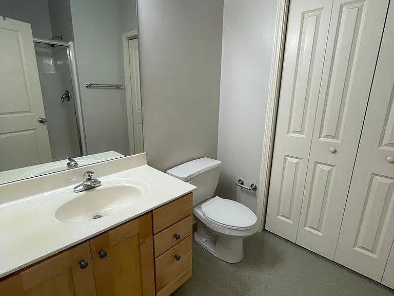 2100 Cherry Hill Dr — Photo 8