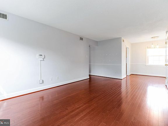 3rd image of 2707 Arlington Blvd APT 106