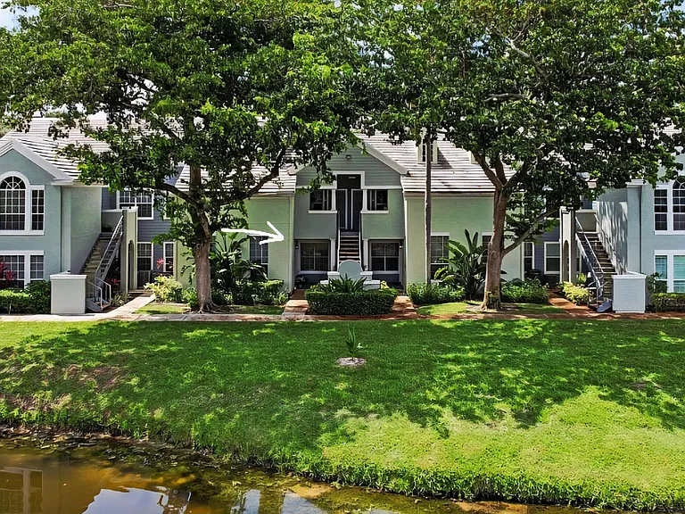 1050 Crystal Way #K — Photo 2