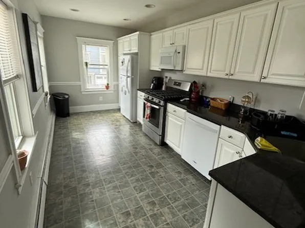 219 W 2nd St #2, Boston, MA 02127