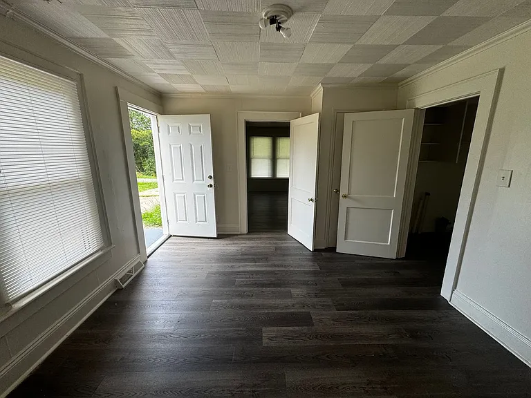 408 Ross Grove Rd E — Photo 5