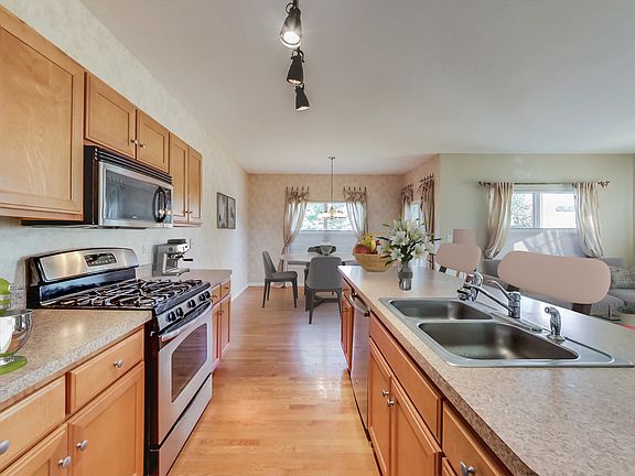 5th image of 16797 Hazelwood Dr Unit 14D