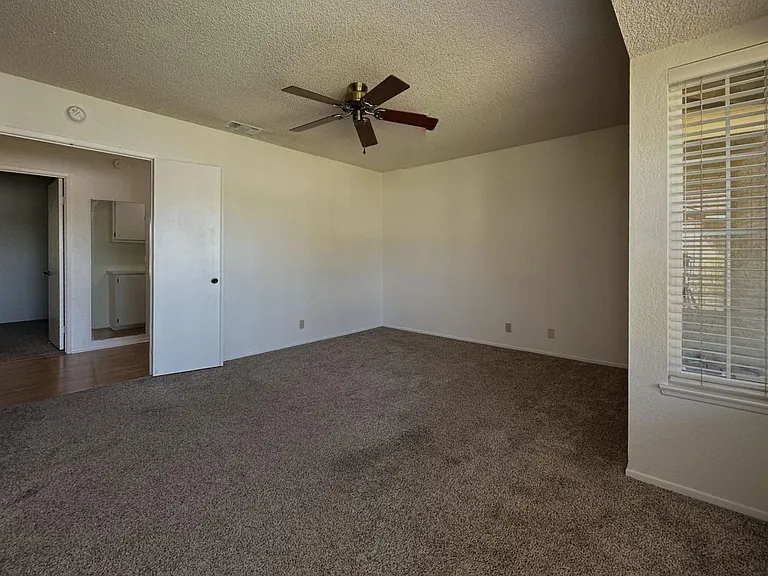 6064 Laura Ln — Photo 14