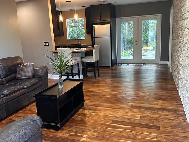 996 Mohican Blvd — Photo 3