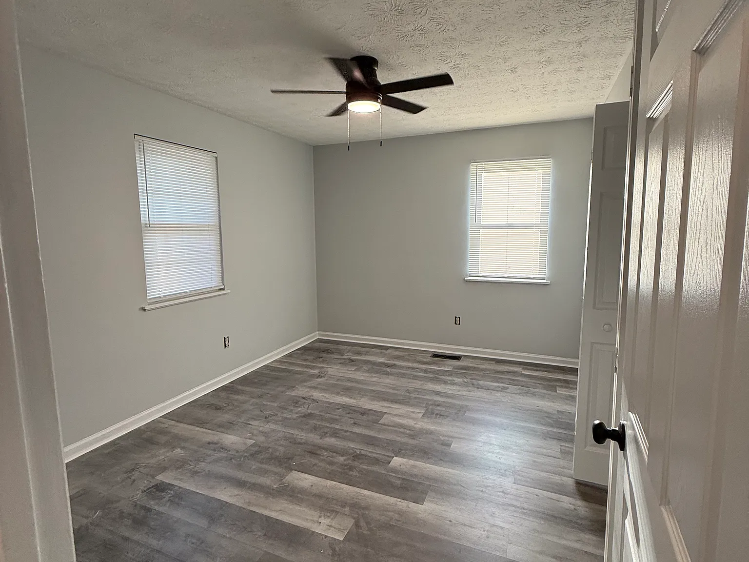 2 bed, 870 sqft, $1,300 — Photo 3