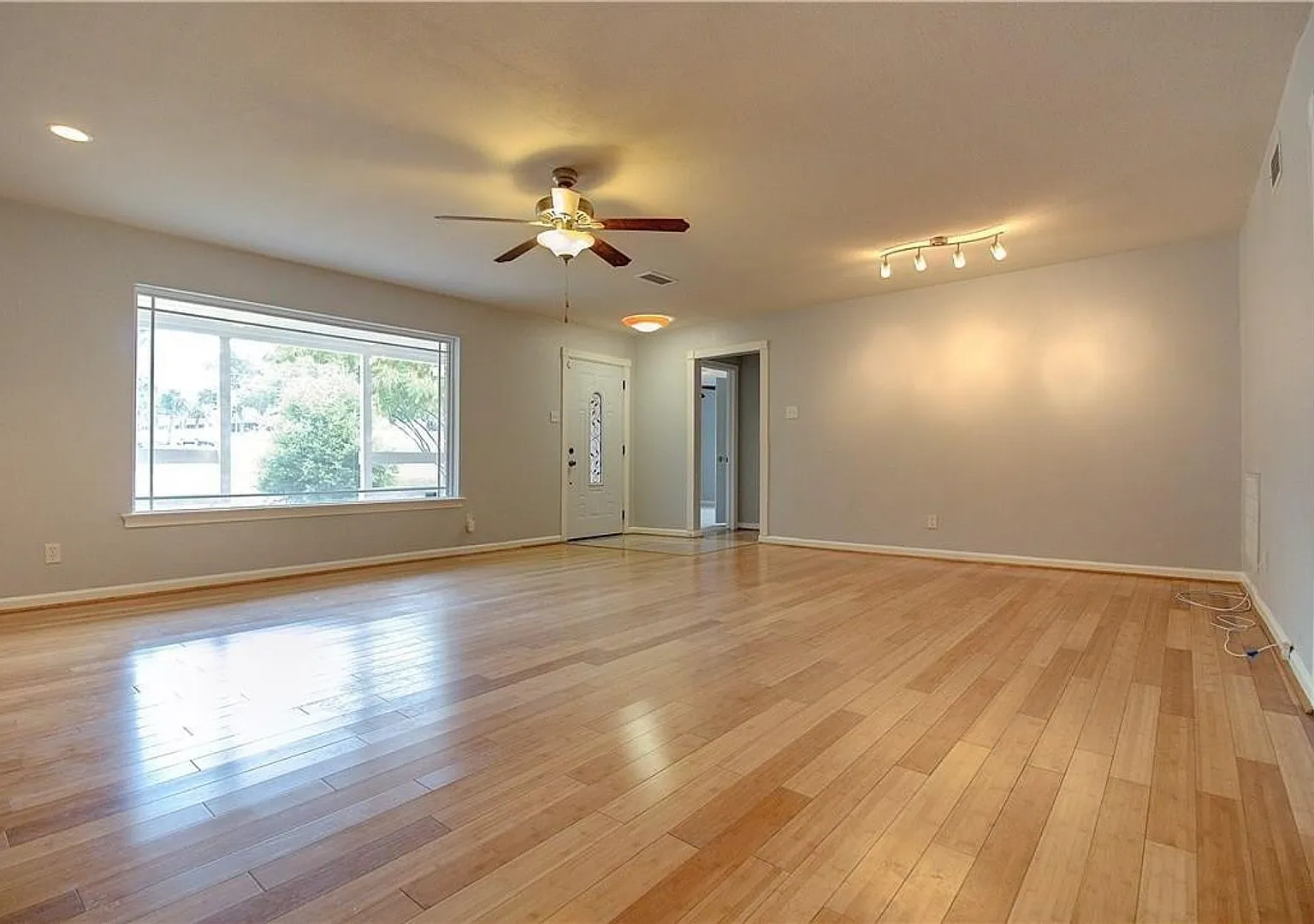 Welcome to this charming 3-bedroom, 2-bathroom home situated on a spacious lot in a convenient lo... — Photo 3