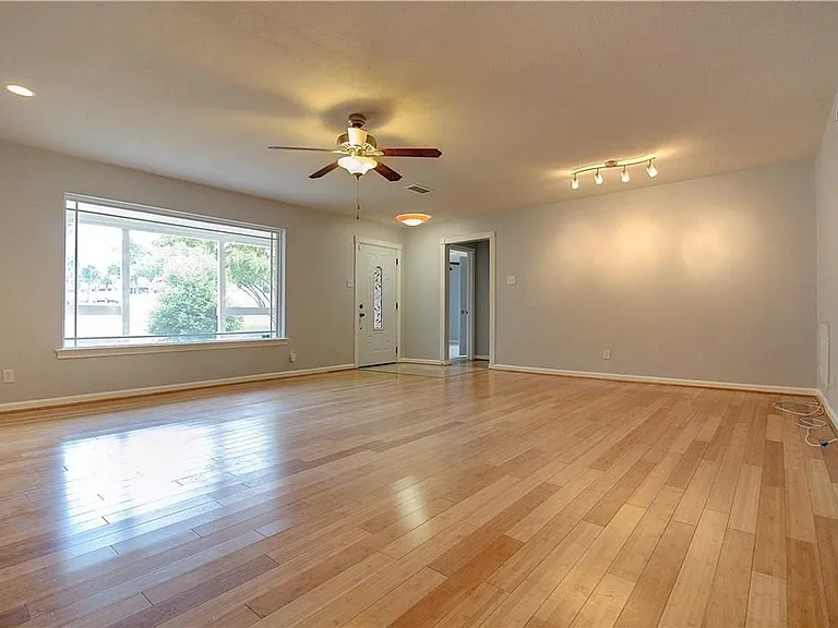 8115 Claremont Dr — Photo 3