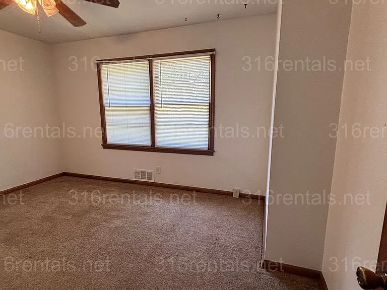 1144 Skelly St — Photo 10
