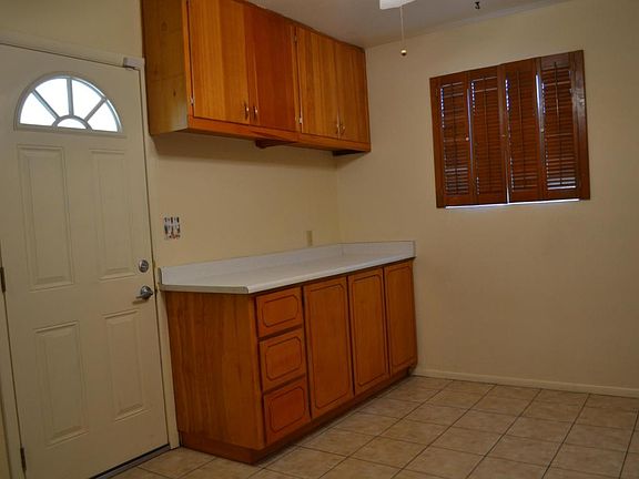 3rd image of 1076 S Lawther Dr
