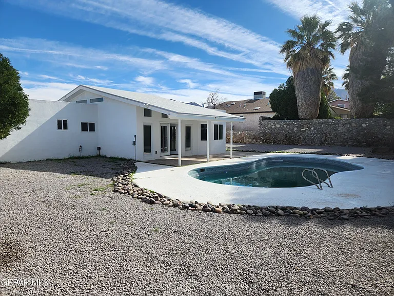 6728 Amposta Dr — Photo 23
