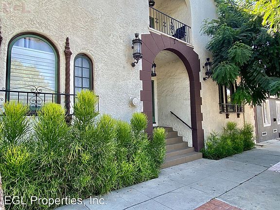 2nd image of 1432 Echo Park Ave #111