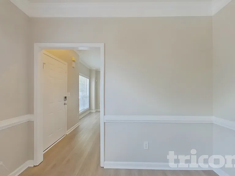 12264 Crestwood Ct — Photo 3