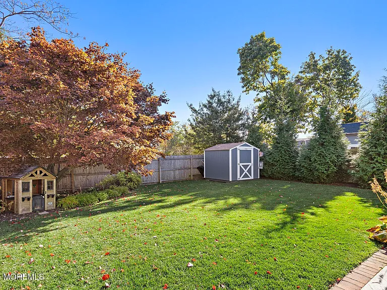 345 Macarthur Ave — Photo 21