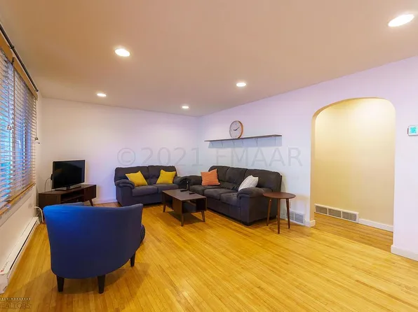 1220 11th St N, Moorhead, MN 56560