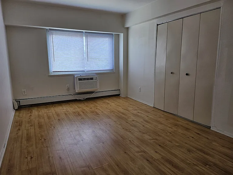 333 Grand Ave #4D — Photo 5