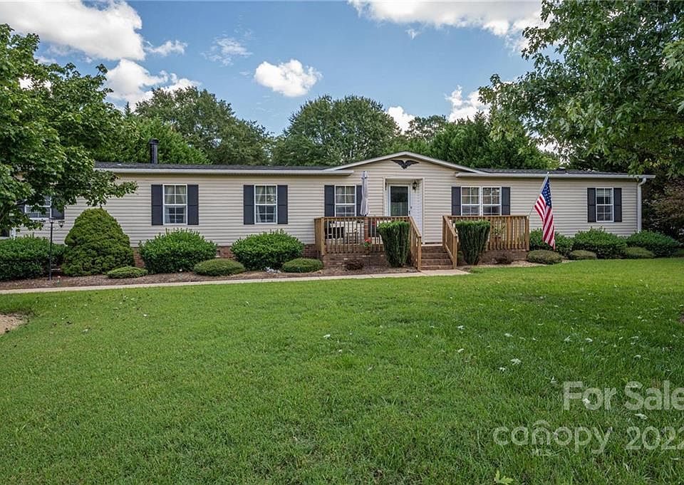 1st image of 135 Carolina Place Dr