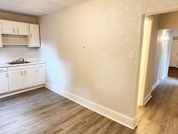 3rd image of 325 Breckenridge St #2