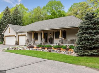 2934 Canyon Rd, Chaska, MN 55318