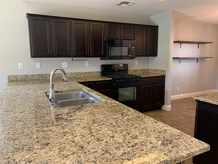 2423 W Corvina Ave — Photo 30
