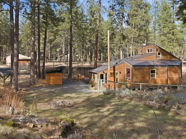 18879 River Woods Dr, Bend, OR 97702