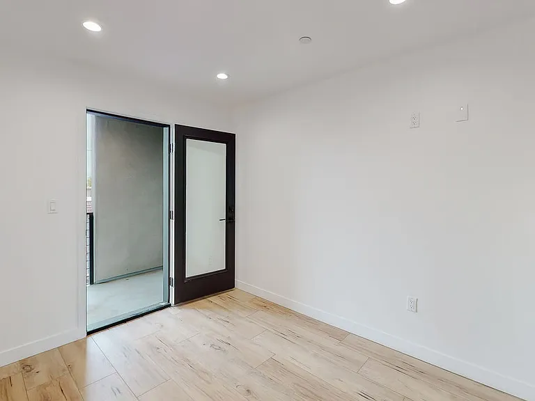 6811 Gloria Ave — Photo 20
