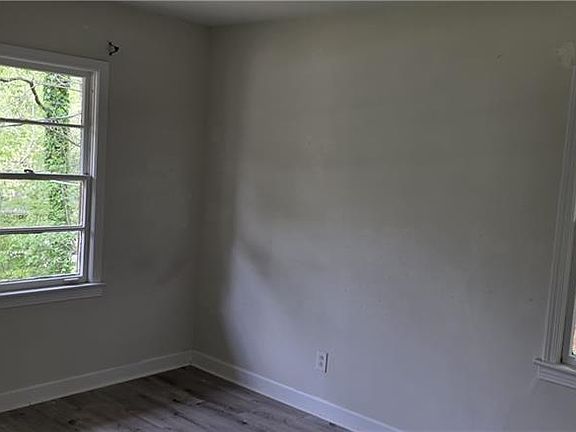 4th image of 628 Farrar Ct