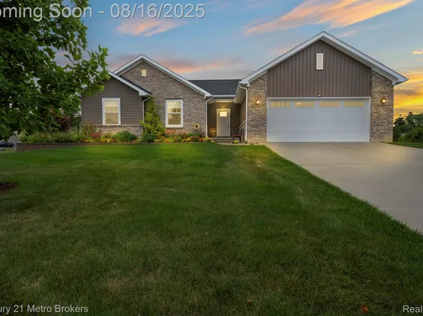 13022 Lia Ct, Linden, MI 48451