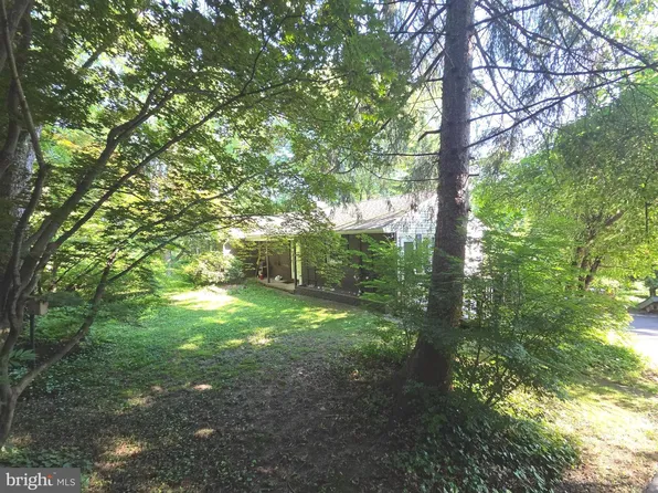18 Conifer Ln, York, PA 17406