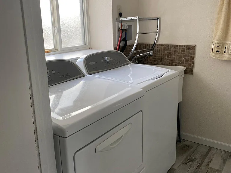 325 Catalina Dr — Photo 35