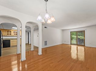 7 Shadowbrook Ln APT 34, Milford, MA 01757