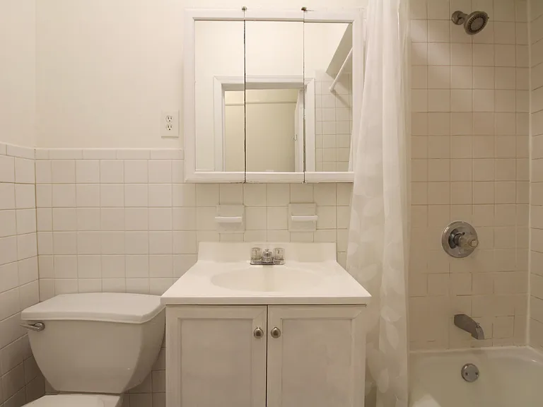 704 Washington St #3 — Photo 13