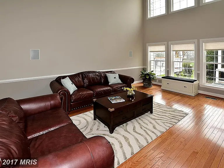 20156 Valhalla Sq — Photo 4