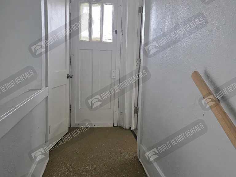 2498 Glendale St — Photo 15