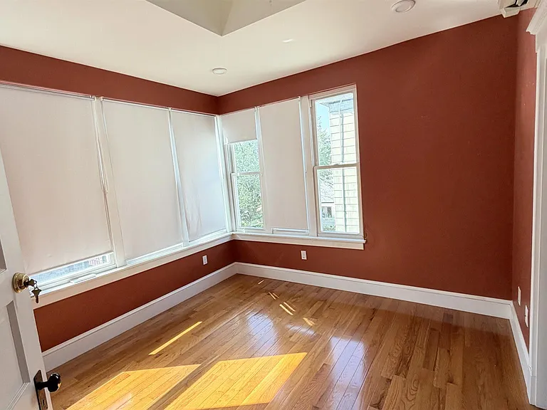 9 Ashland St #1 — Photo 3
