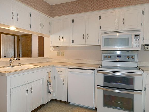 3rd image of 9608 Toledo Rd