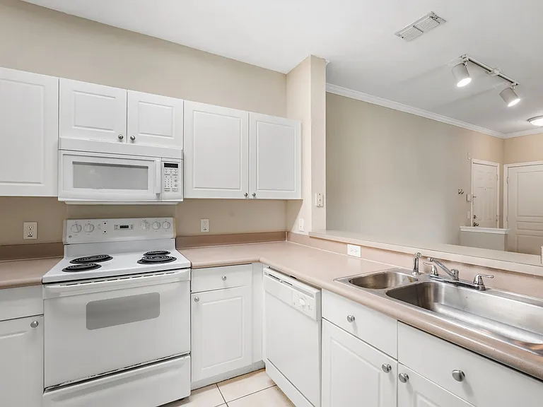 9301 Crescent Loop Cir #206 — Photo 12