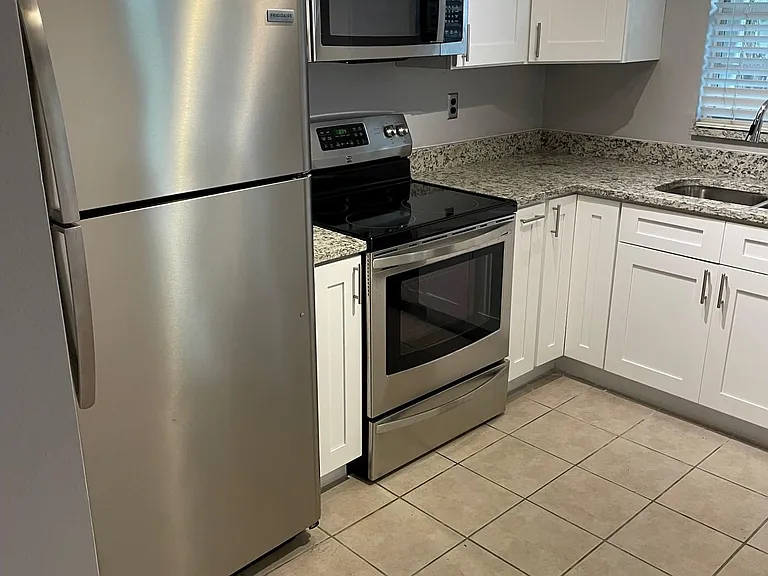 8812 Bay Pointe Dr #D202 — Photo 4