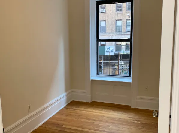 1432 Lexington Avenue image 2 of 13