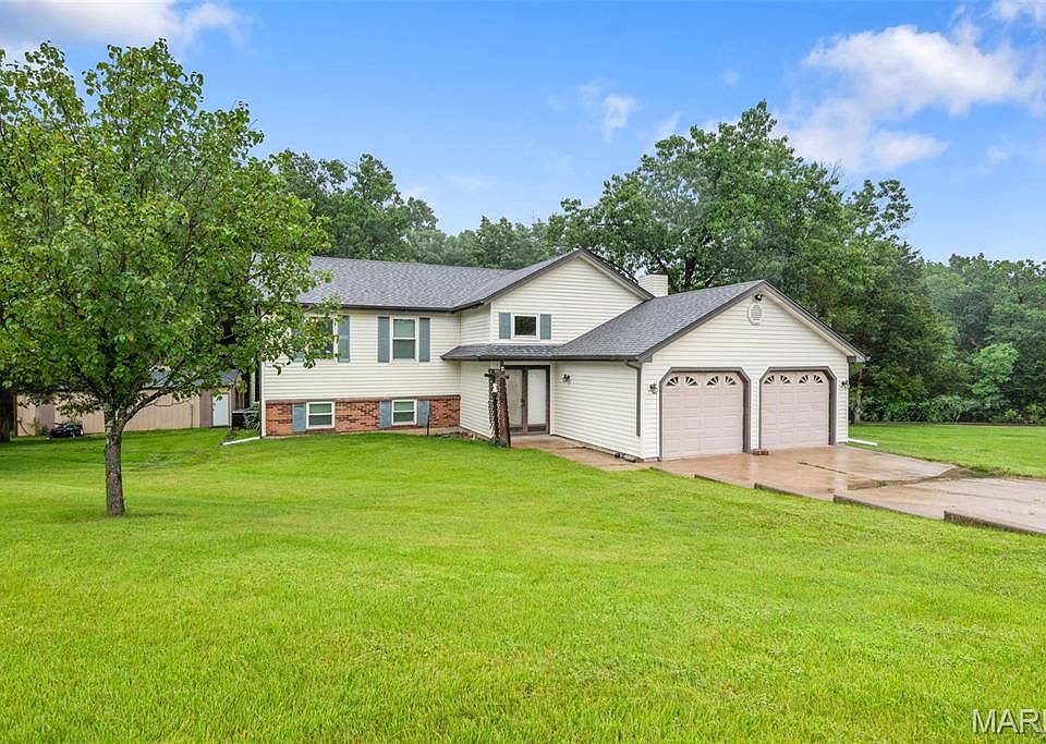 1st image of 26198 Woodridge Dr