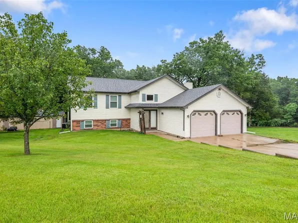 26198 Woodridge Dr, Warrenton, MO 63383