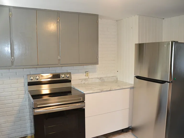 303 E Franklin St — Photo 5