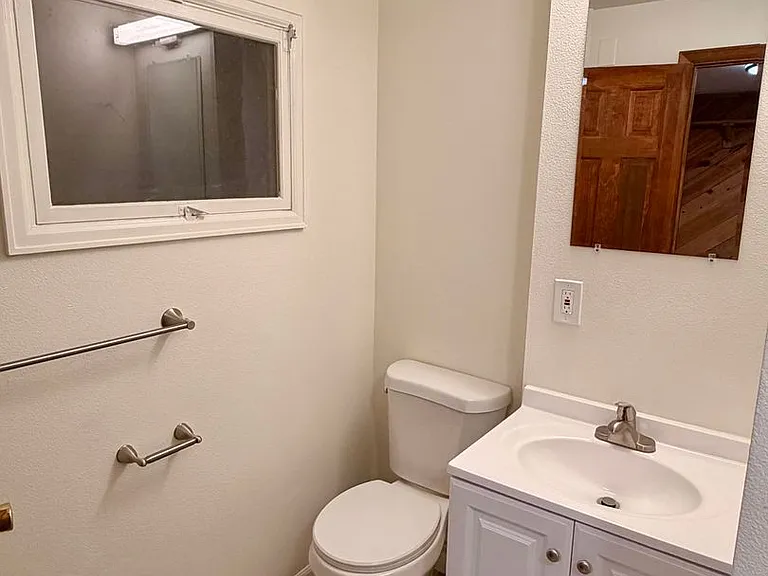 457 Pearl St — Photo 31