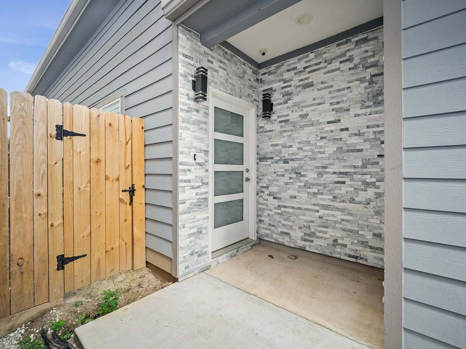 3 bed, 2.0 bath, 1570 sqft, $1,950 — Photo 3