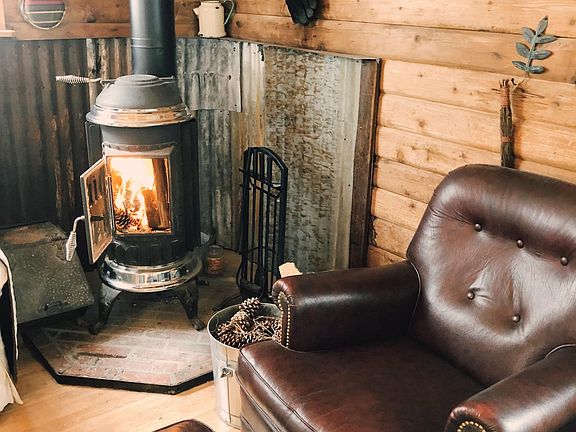 Classic wood burning stove, heats up cabin quickly