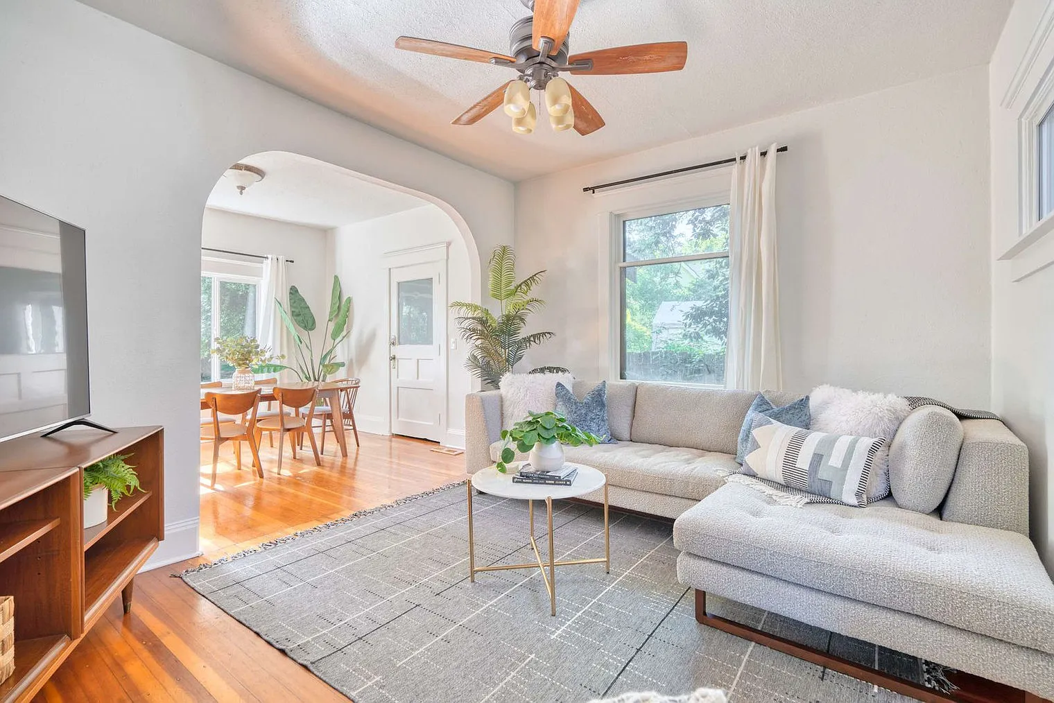 4 bed, 2.0 bath, 1991 sqft, $8,712 — Photo 3